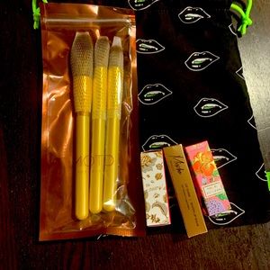 Ipsy 3 lipsticks and brush set winky lux